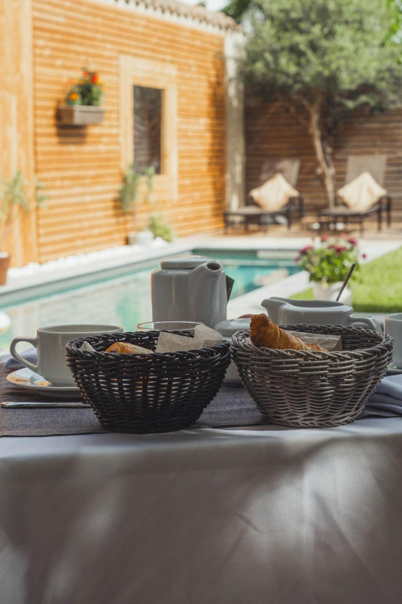 La Domitia - Maison D'Hotes, Massages & Bien-Etre Montbazin Eksteriør bilde
